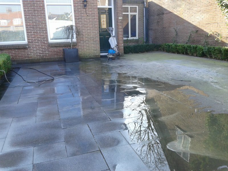 renovatiebetonnentegelsmetspecialeborstel.jpg